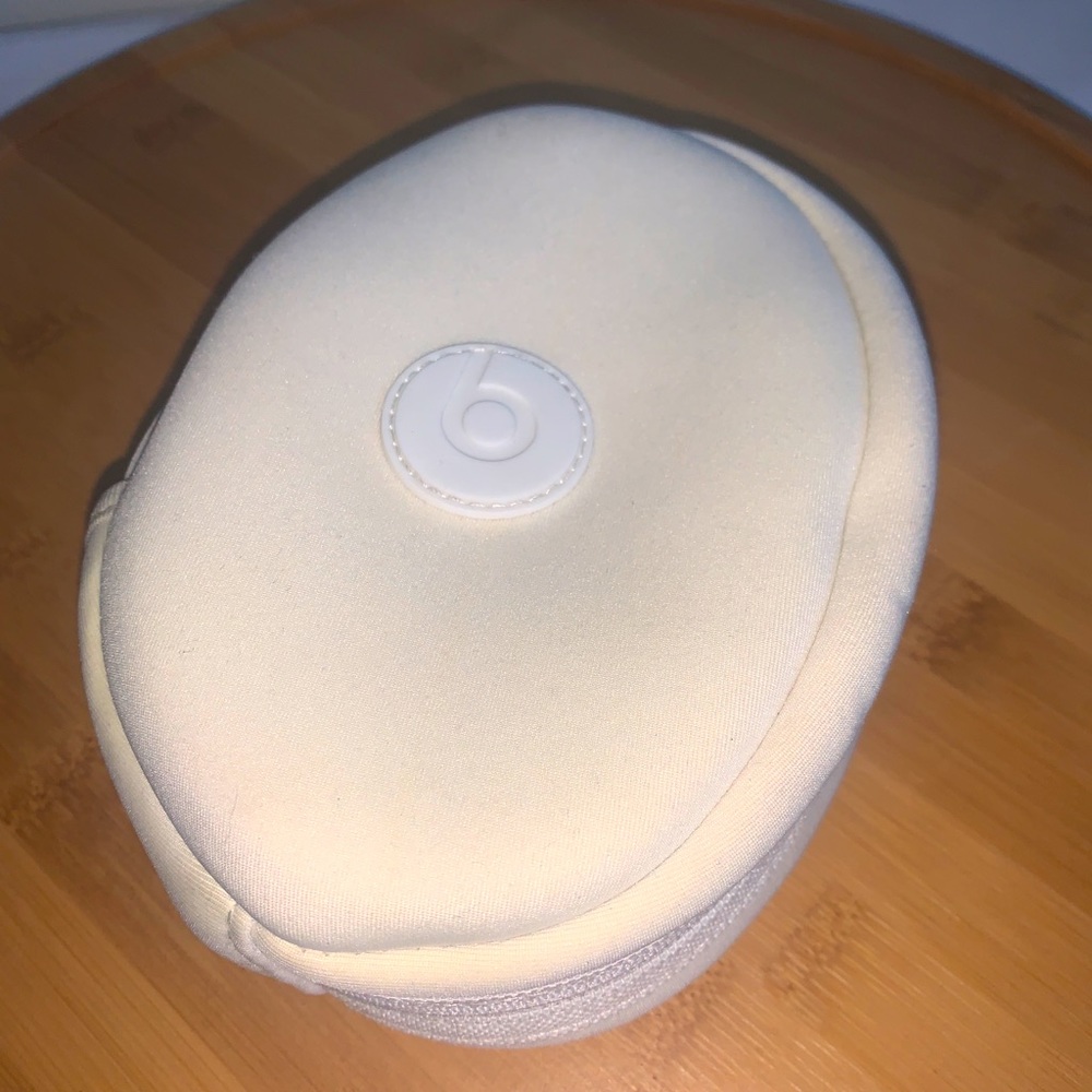 OEM Beats by Dr. Dre Headphones Solo HD Matte Solo2/3 White Carrying Travel Case
